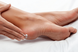پینه پا چیست، چرا ایجاد می شود؟ + درمان پینه پا